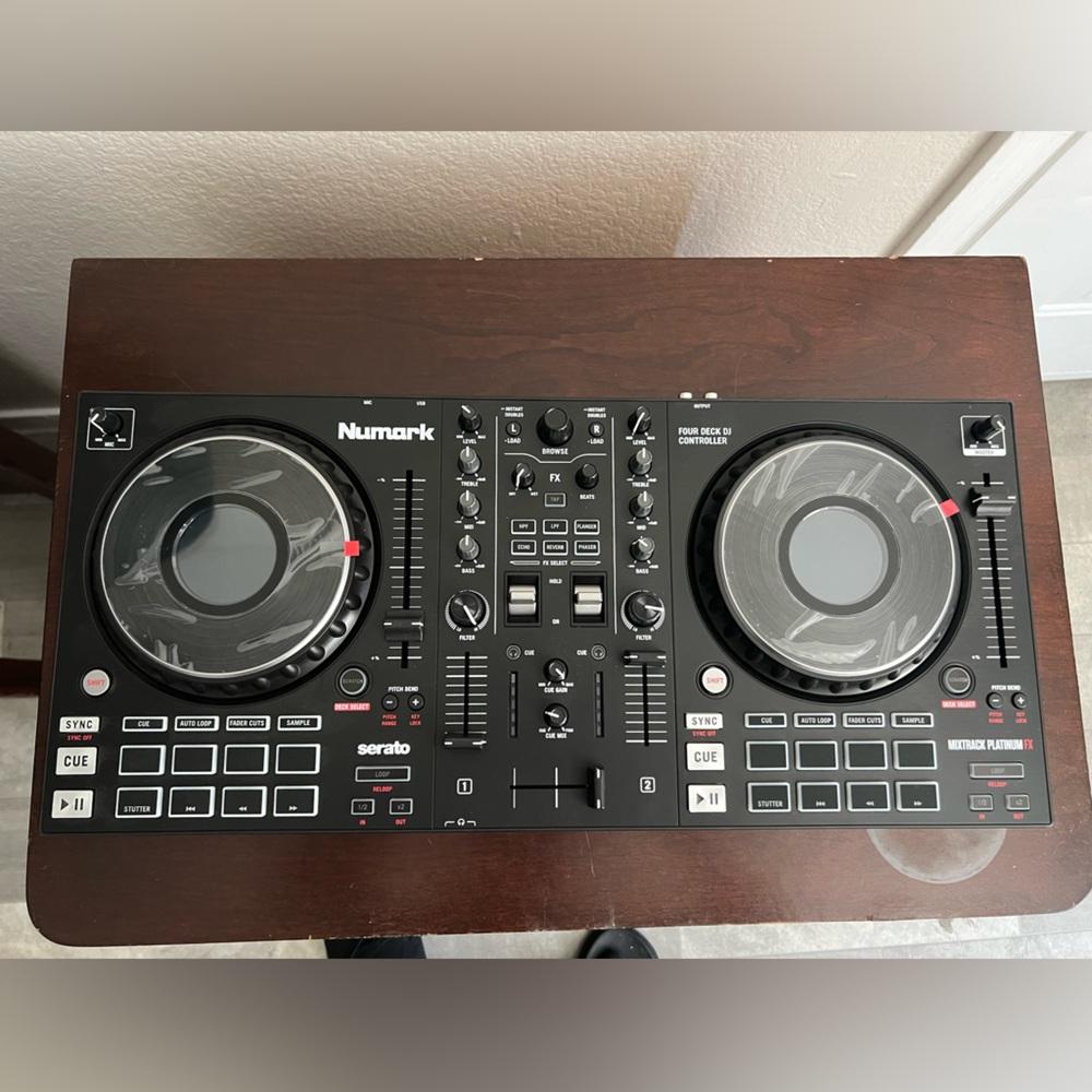 Serato/Numark Multitrack Mixboard FX